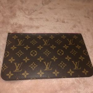 Louis Vuitton Neverfull Pouch 💕